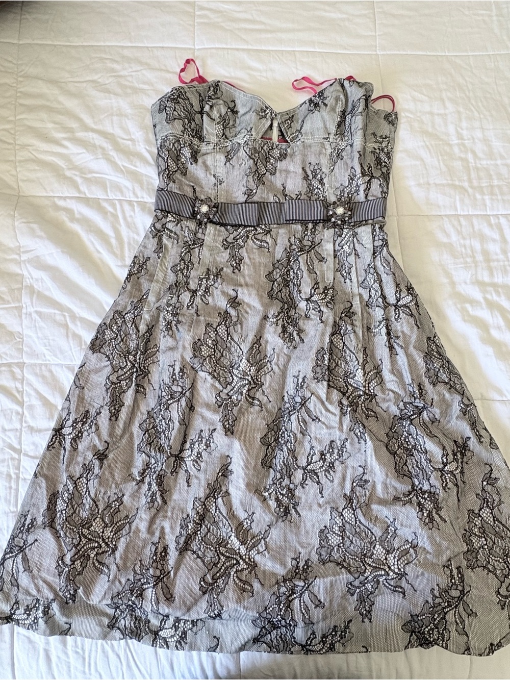 Carolina Herrera Black Lace Slip with Hot Pink Lining - Picture 2 of 3